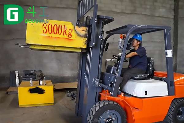 how-much-weight-can-a-forklift-lift-dogon-forklift